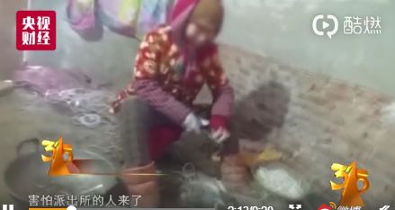 央视315："化妆"的鸡蛋，上瘾的电子烟，防不住的骚扰电话，纸尿裤的黑色产业链...网友：连辣条也没法吃了  第4张