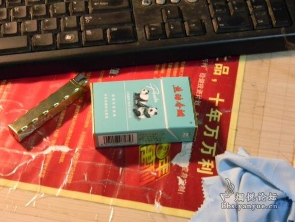 熊猫硬特规，貌似现在香港免税机场专供，5包一个礼盒  第4张